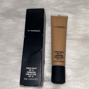 *NIB* MAC Studio Sculpt SPF 15 Foundation NC35